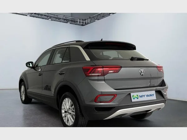 Volkswagen T-Roc (2023) — foto 22 van 24