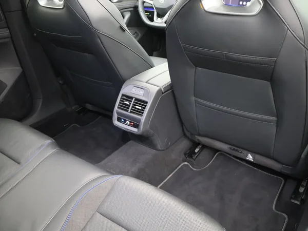 Volkswagen Passat (2024) — foto 3 van 32