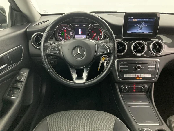 MERCEDES-BENZ CLA 200 (2019) — foto 17 van 36