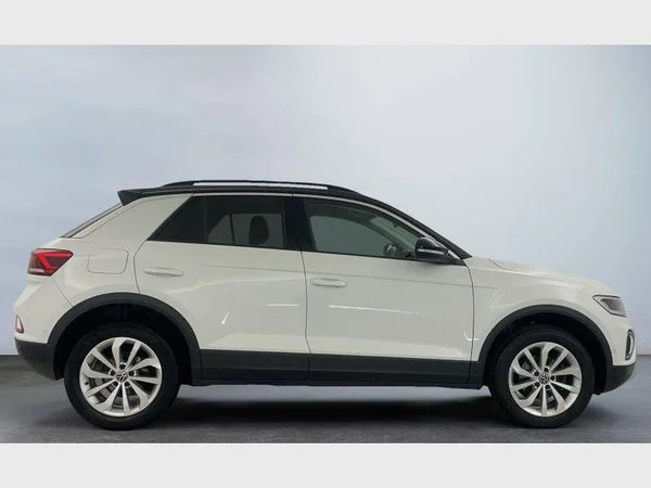 Volkswagen T-Roc (2023) — foto 9 van 15
