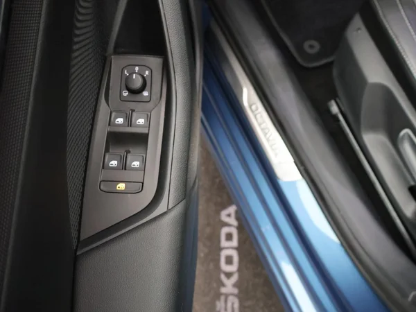 SKODA Octavia Combi PHEV (2021) — foto 19 van 32