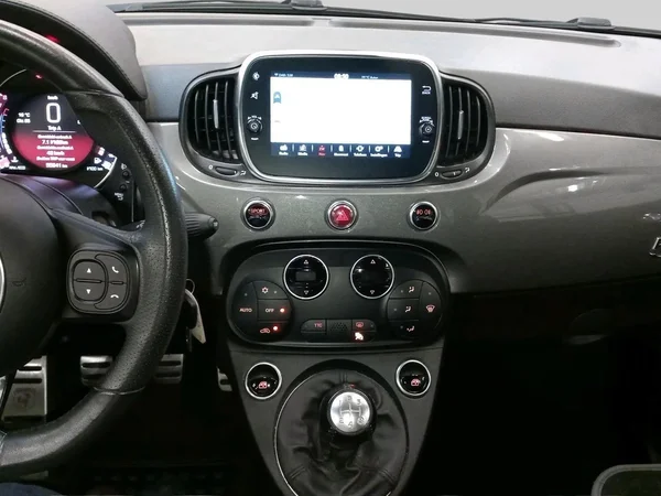 Abarth 500 (2021) — foto 2 van 18