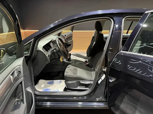 Volkswagen Golf (2016) — foto 19 van 21