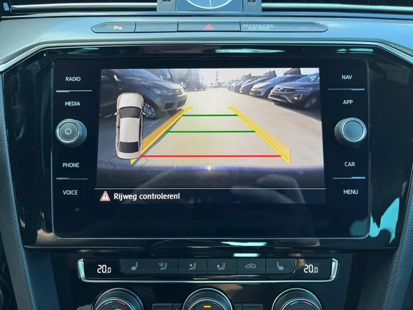VOLKSWAGEN Passat (2018) — foto 5 van 22
