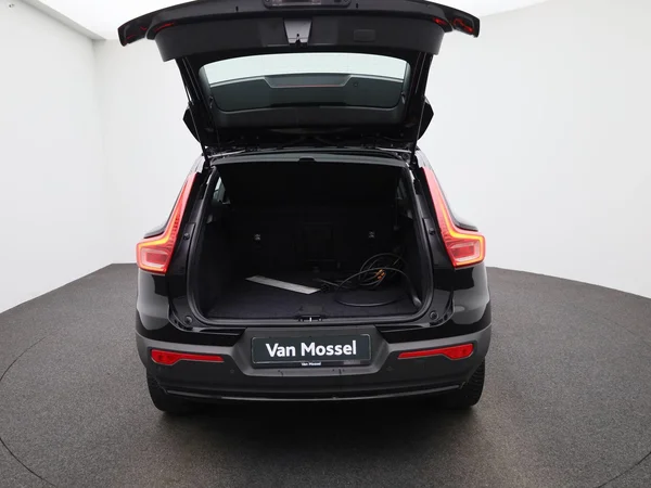 Volvo XC40 (2023) — foto 3 van 40