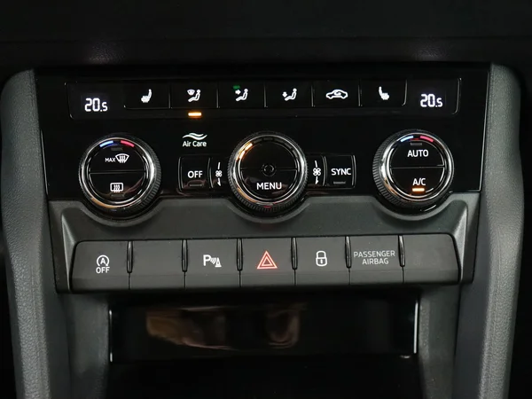 SKODA Karoq (2024) — foto 10 van 18