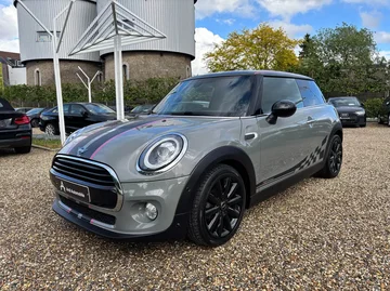 Mini Cooper e8def271-52b5-4945-9611-0909a01c4df9