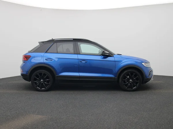 Volkswagen T-Roc (2023) — foto 46 van 48