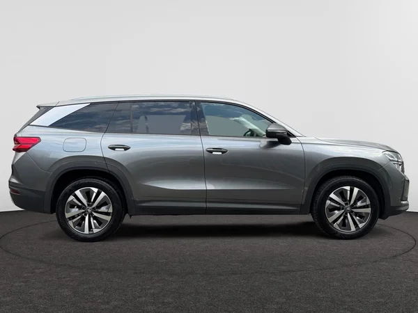 SKODA Kodiaq (2025) — foto 6 van 17