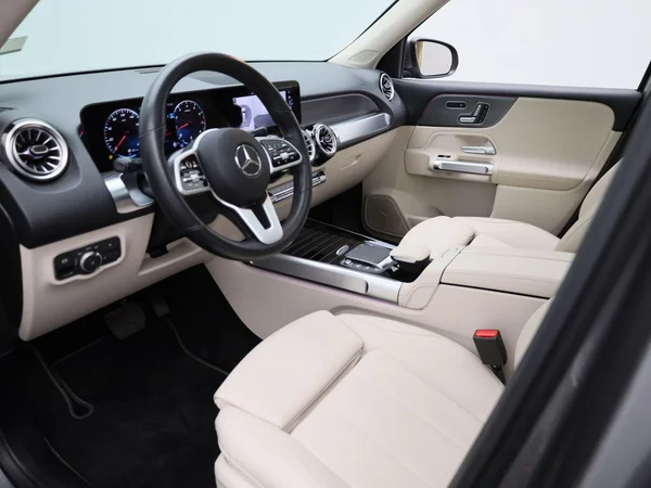 Mercedes-Benz GLB (2021) — foto 8 van 45