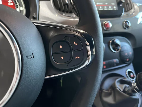 Fiat 500C (2023) — foto 7 van 17