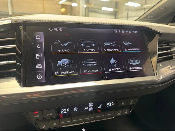 AUDI Q4 Sportback e-tron (2024) — foto 3 van 16