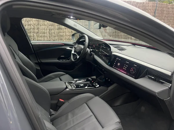 AUDI A6 Avant e-tron (2025) — foto 16 van 24