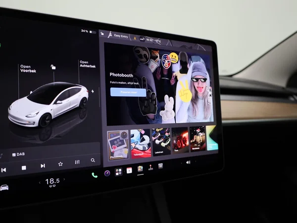 Tesla Model 3 (2023) — foto 20 van 42