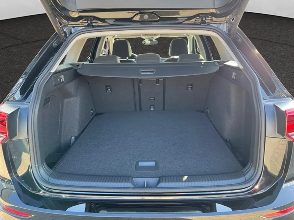 VOLKSWAGEN Golf VIII SW (2024) — foto 20 van 22