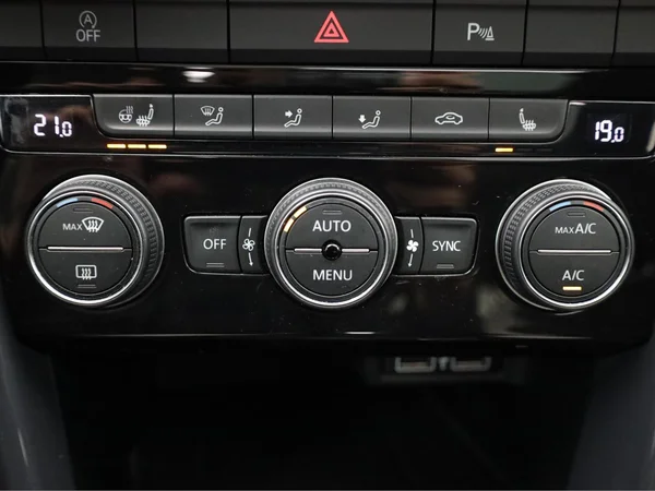 VOLKSWAGEN T-Roc (2019) — foto 9 van 23