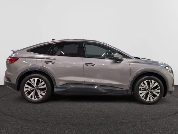 AUDI Q4 Sportback e-tron (2025) — foto 6 van 18