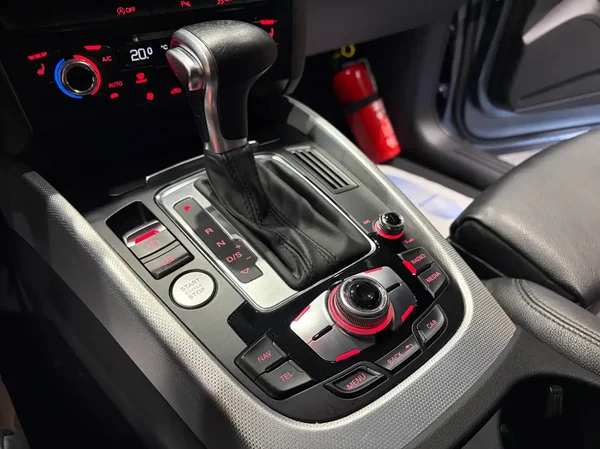 Audi Q5 (2015) — foto 10 van 28