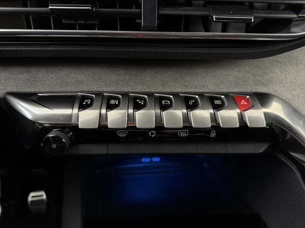PEUGEOT 3008 (2021) — foto 18 van 32