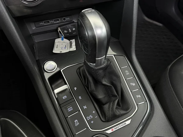 VOLKSWAGEN Tiguan Allspace (2018) — foto 4 van 33