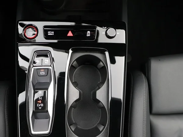 Audi SQ6 e-tron (2025) — foto 16 van 28