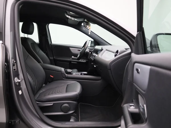 Mercedes-Benz GLA (2022) — foto 29 van 41