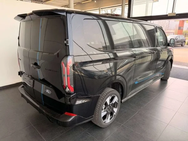 Ford Transit Custom — foto 15 van 19