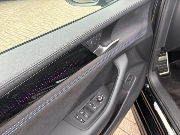 VOLKSWAGEN Passat SW (2024) — foto 9 van 23