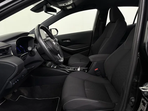 TOYOTA Corolla (2022) — foto 2 van 28