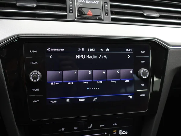 VOLKSWAGEN Passat Variant GTE (2022) — foto 16 van 31