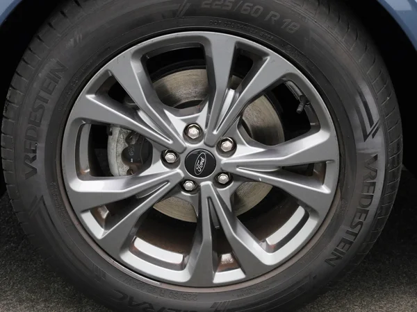 Ford Kuga (2022) — foto 6 van 49