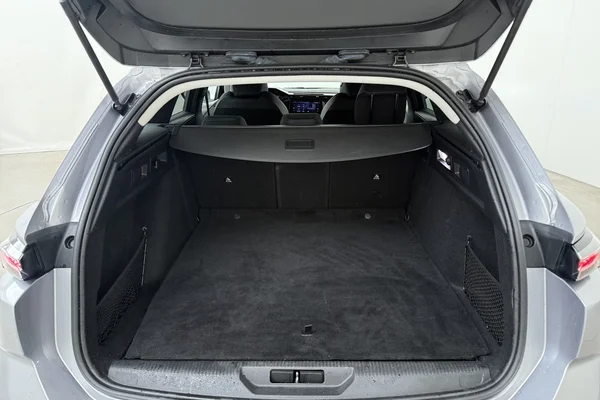 Peugeot 308 SW PHEV (2023) — foto 18 van 22