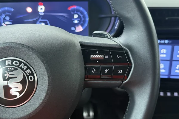Alfa Romeo Junior (2025) — foto 7 van 17