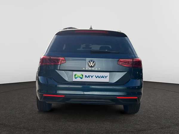 VOLKSWAGEN Passat SW (2024) — foto 9 van 14