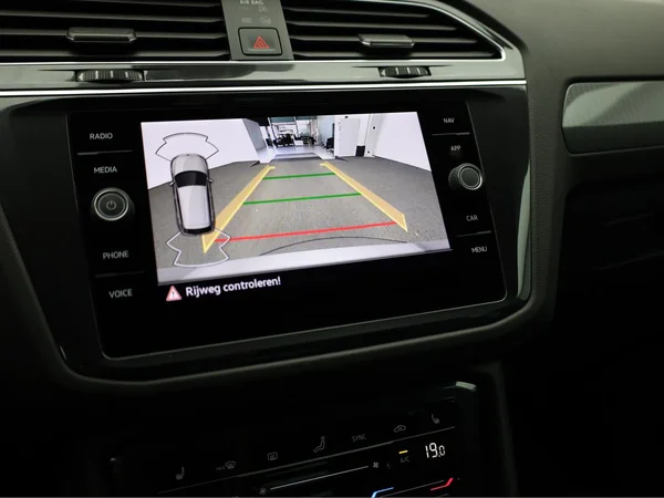 VOLKSWAGEN Tiguan (2023) — foto 13 van 20