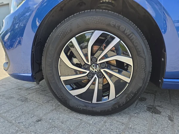 VOLKSWAGEN Polo (2024) — foto 4 van 14