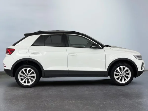 VOLKSWAGEN T-Roc (2024) — foto 21 van 26