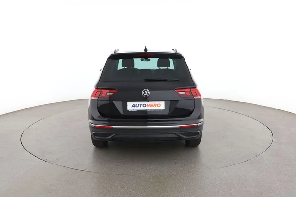 Volkswagen Tiguan (2021) — foto 11 van 16