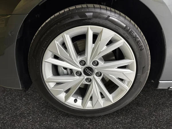AUDI A3 Sportback PHEV (2025) — foto 12 van 15