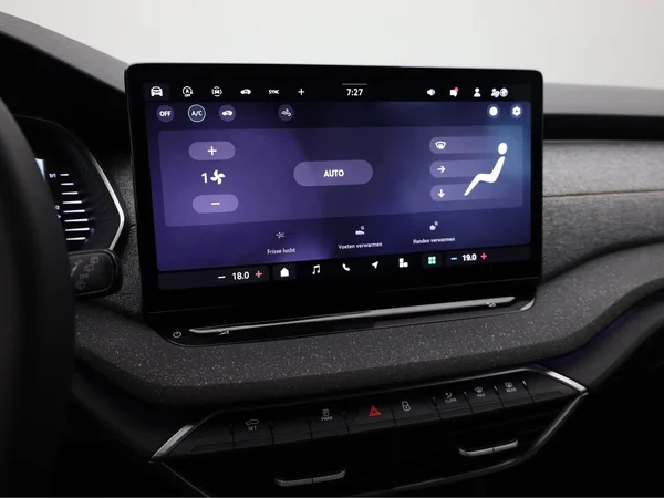 SKODA Octavia Combi (2024) — foto 11 van 20