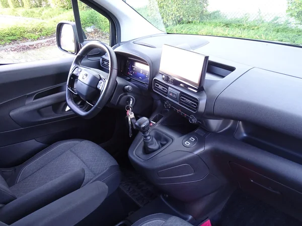 Opel Combo Life (2024) — foto 6 van 27