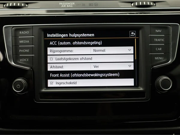 VOLKSWAGEN Touran (2017) — foto 14 van 23