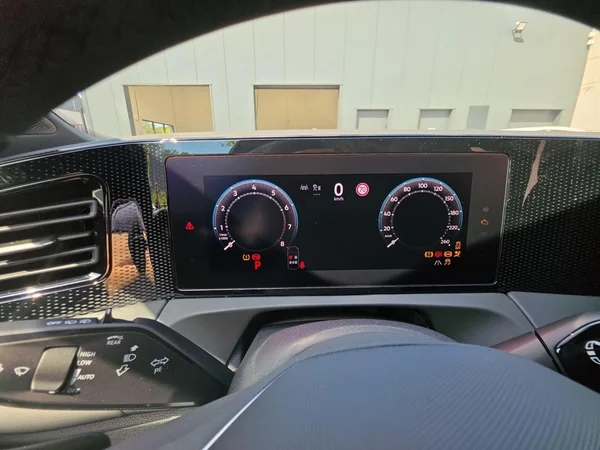 VOLKSWAGEN Tiguan (2026) — foto 6 van 24