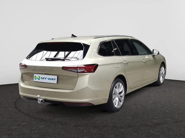 SKODA Superb Combi (2024) — foto 8 van 15