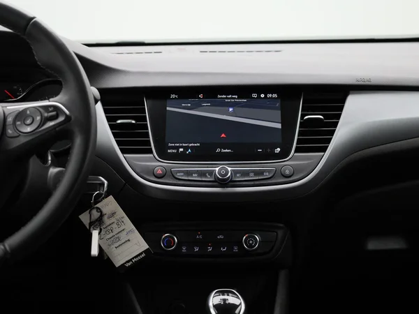 Opel Crossland (2022) — foto 3 van 37