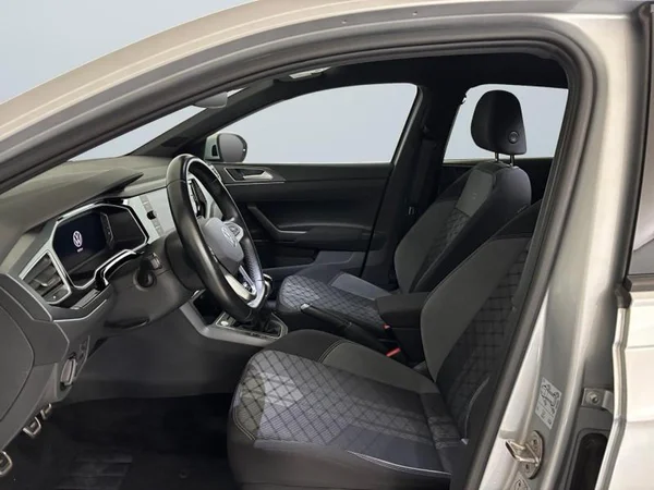 VOLKSWAGEN Taigo (2022) — foto 2 van 32