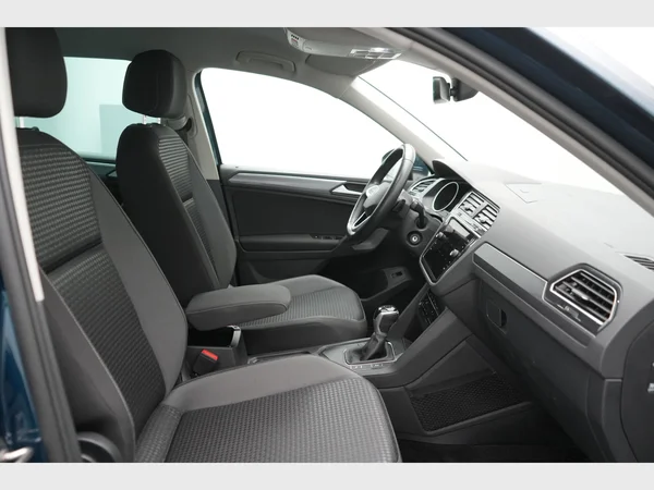 VOLKSWAGEN Tiguan (2021) — foto 24 van 29