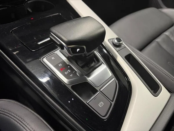 AUDI A4 (2022) — foto 7 van 30