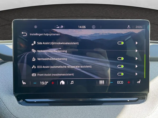 SKODA Enyaq (2023) — foto 9 van 22