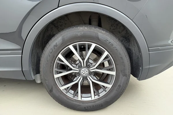 Volkswagen Tiguan (2018) — foto 19 van 22